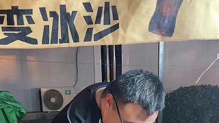 10元一杯的搖搖冰，冰冰沙沙好過癮呀！