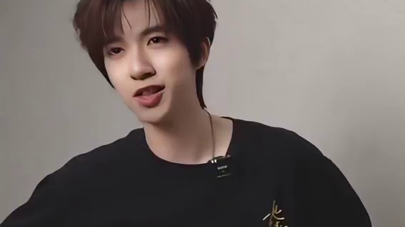 时团听到再跳睫毛弯弯的反应