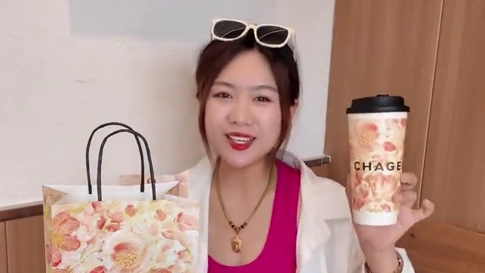 新品上线，先囤起来啦～#百香碧螺万象春和
#霸王茶姬万象春和
#霸王茶姬河南