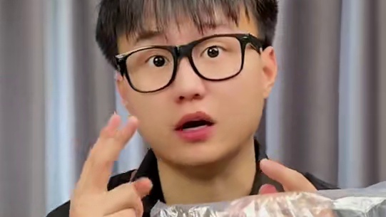 加热五分钟就能吃上的神奇拉面，你见过吗？ #科技拉面 #测评 #美食测评 #网红美食 #内容启发搜索