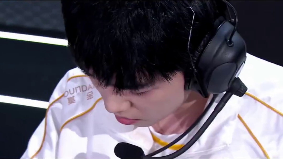 #狼队飞车 #QQ飞车手游 #2025S联赛春季赛 帅气冲线，拿下MVP！