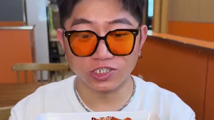 梁大妈妈也开到逸盛路了！128整整一桌子菜！在附近想吃龙虾的直接冲他们家#夏日美食我来探 #一口就被