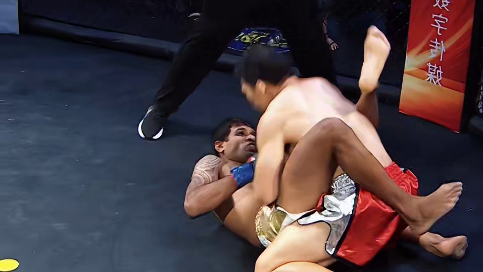 龙三格斗环球拳王巡回赛 库沙维亚斯vs彭政文