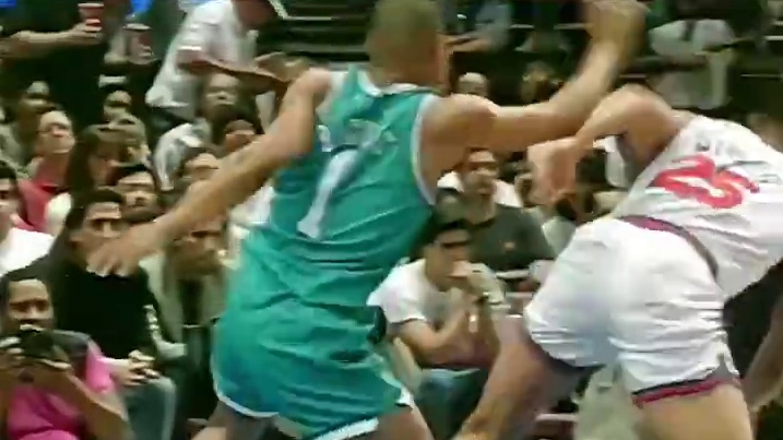 人家1.65米能在NBA屹立不倒，咱们1.65米班赛都打不上