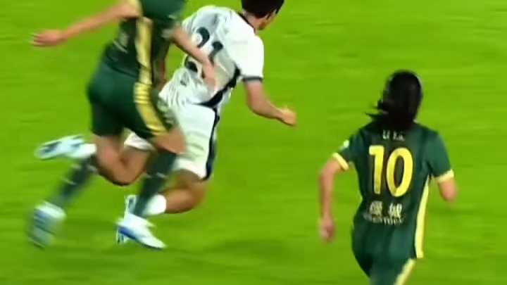 敢出手！马宁单场判刘浩帆两粒点球：放倒魏祥鑫，铲倒迈克尔#足球