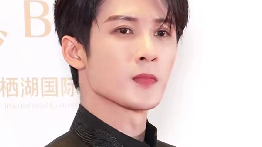 #檀健次亮相北影节开幕式红毯 #檀健次 作为“Reelfocus新血计划”短片单元评委亮相，他也带来