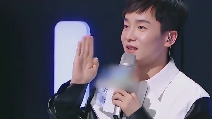 李健  曾经从不用智能手机的人如今终于有了ipad！