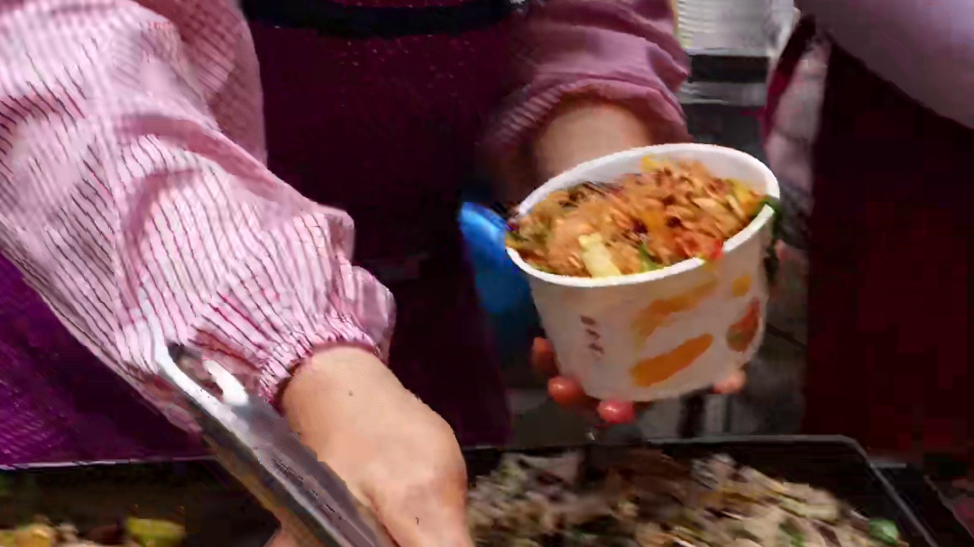 贵阳街边的怪撸饭，配菜超多这一碗真的香呀