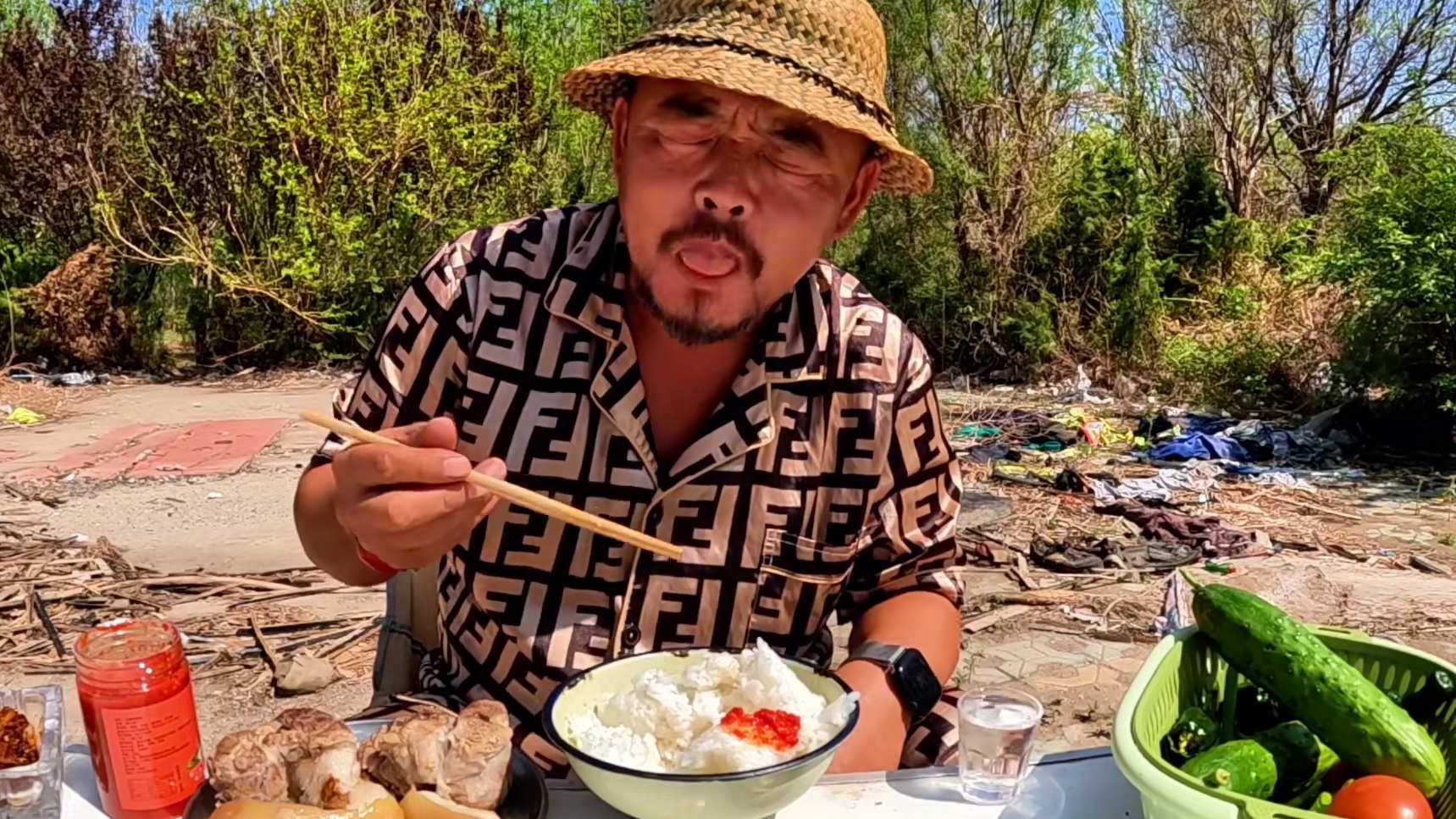 和尚最爱的肥肉又来了，配上江西石磨辣椒酱，能把人香懵#露营美食