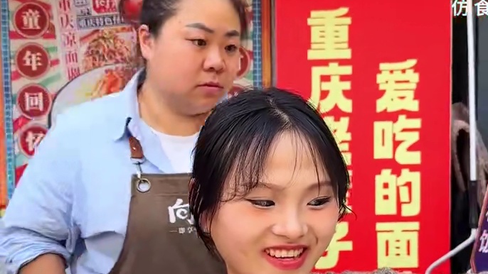 美女居然一口吃完了这一大盆凉面，直接到手666奖金，真的太6了！#妈呀太香了 #嘎嘎好吃 #调料 #