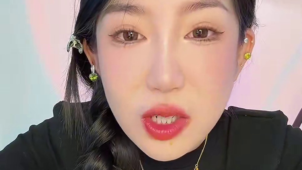 臭宝来活动辣直接减了10 这个价格到手4袋哦！臭宝浓汤型 汤嘎嘎浓 中辣的辣度！爱吃臭宝的这波一定要