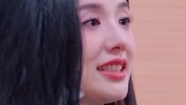 #刘禹彤被淘汰谭薇的反应好好哭 姐姐们未来也要在各自领域熠熠生辉！以后都走花路吧！