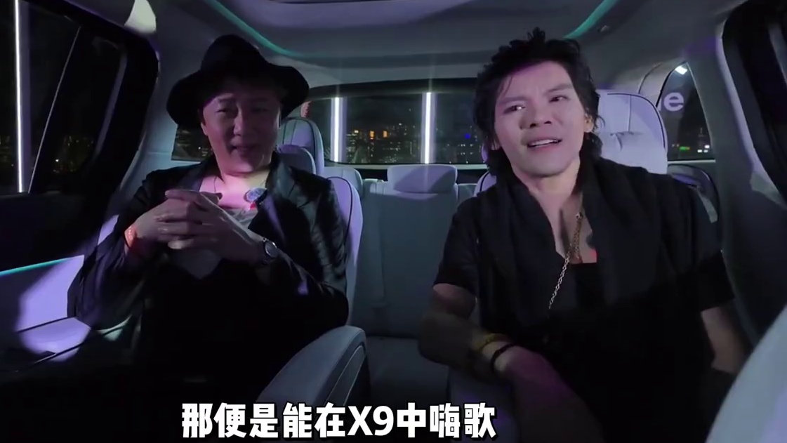 太牛了，小鹏X9竟然有无麦K歌的功能？？ #向佐竟在小鹏X9车里开起了演唱会 #小鹏X9上市大升级不