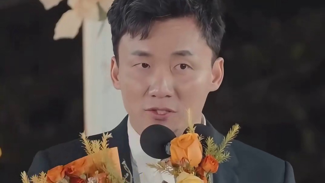 没想到最让人感动的是他那一句“我只是不小心滑倒了而已”