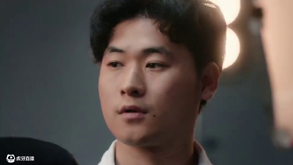 好久不见，帅气的伦哥登场#鸣潮#鸣潮坎特蕾拉  #鸣潮周年庆前瞻