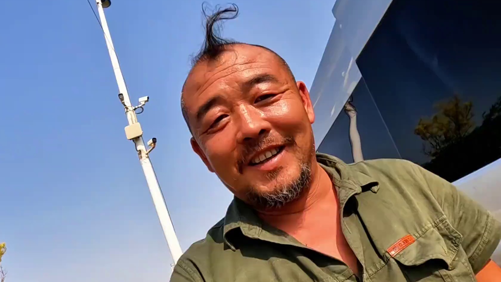 沙和尚在河北沧州滨海新区，晚餐吃猪头肉卷大饼，那叫一个香#穷游