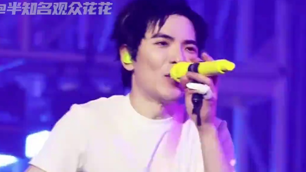 #萧敬腾行走的笑料机  是不是只有萧敬腾的演唱会才能这么有节目啊！#萧敬腾