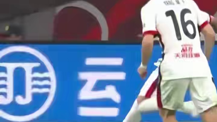 失误了...颜骏凌手抛球送大礼