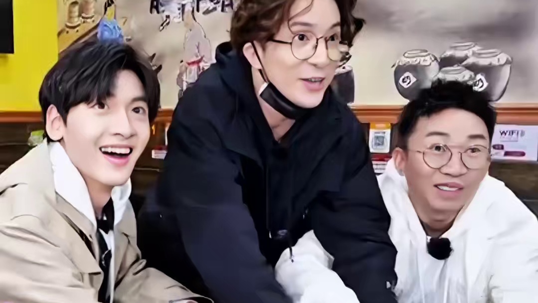 感觉他们三个会把这房间给抽成真空的