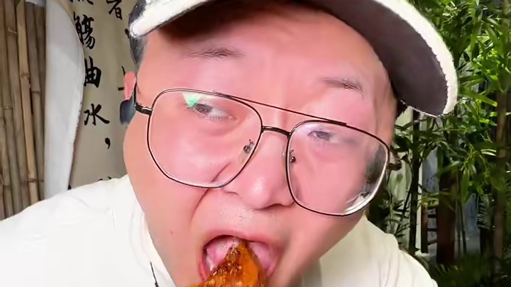 来成都吃火锅就要吃这种有辣度的#渝少侠熊猫小院火锅 #春日好食光 #万物皆可种草搜 #本地人爱吃的店