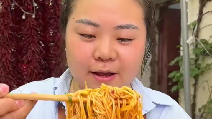 夏天就是要一口凉面一口稀饭才巴适，酸甜辣口太安逸了！#调料 #重庆小面 #凉面 #嘎嘎好吃 #重庆美