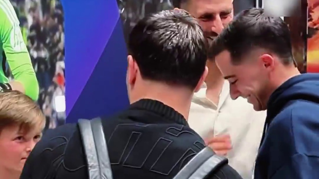 网球巨星德约采访皇马，和莫德里奇交谈甚欢