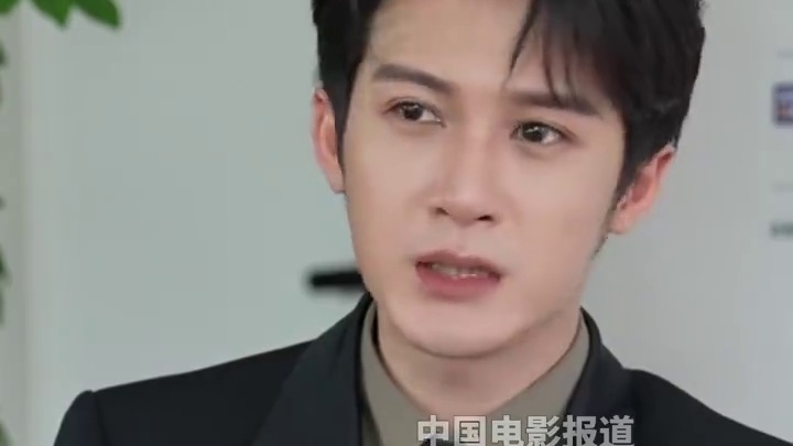 #檀健次拍震耳欲聋学手语给自己定KPI #檀健次 说拍#电影震耳欲聋 之前专门学了手语，因为角色的职