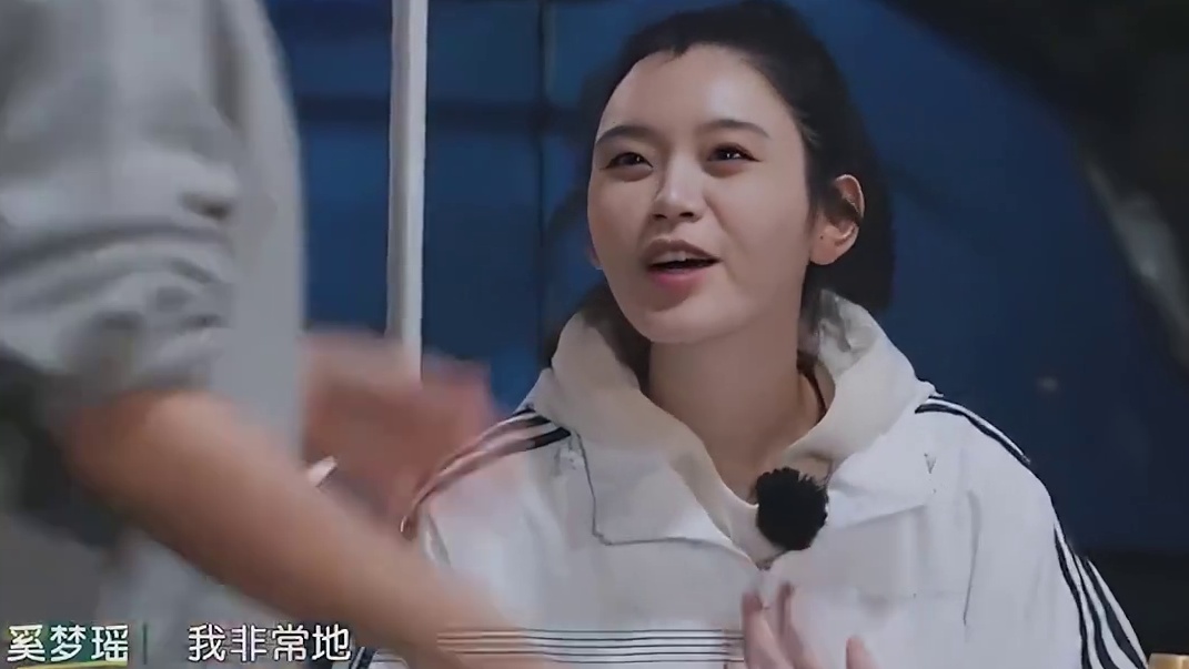 因为羡慕奚梦瑶和何猷君的相处方式，吴京就对谢楠产生了不满