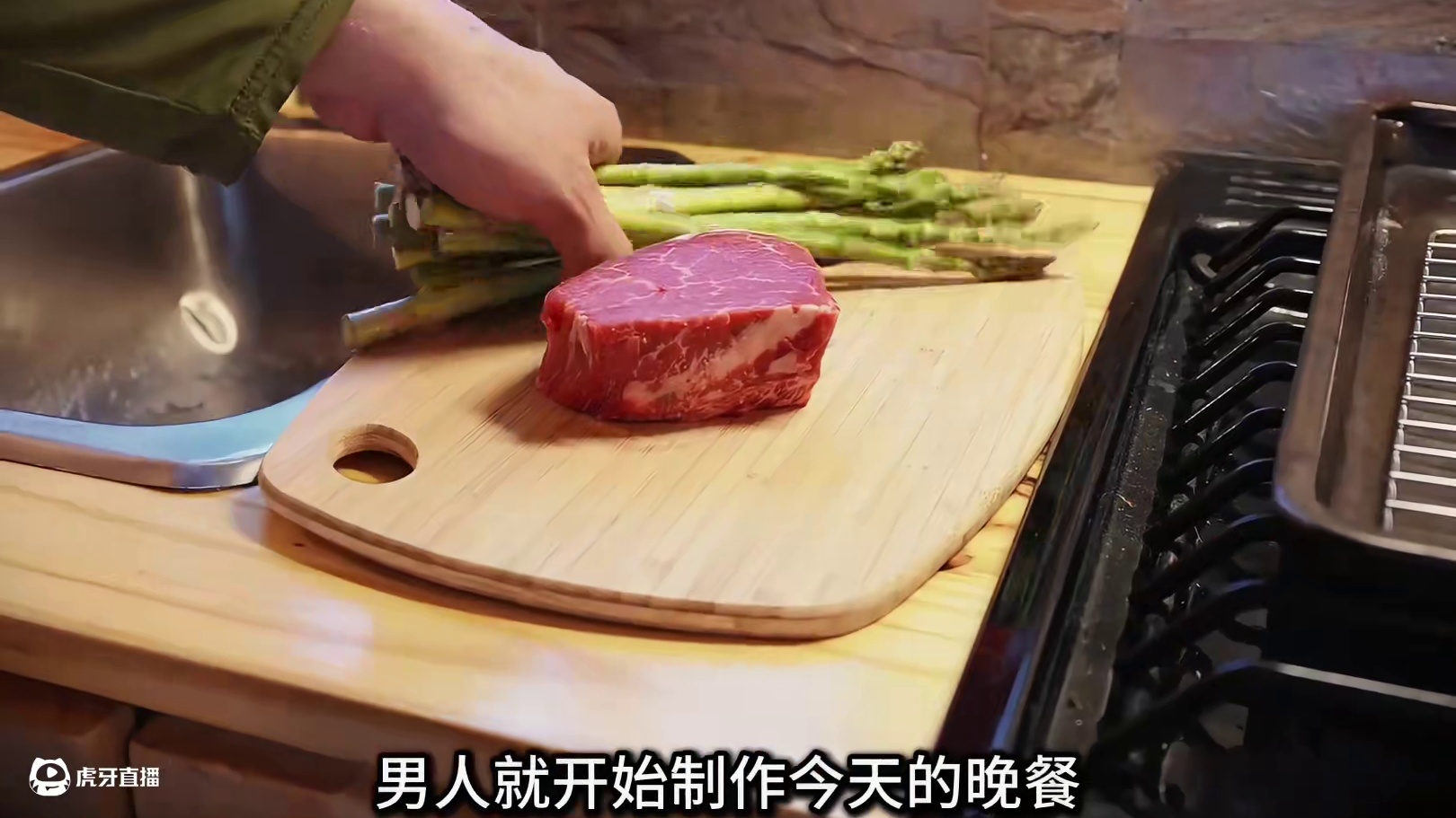 第2集：驾驶自制的木制房车，在暴雪森林中露营