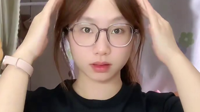 生活化减脂vlog｜一个呆在寝室真的好幸福 早餐：麻薯球+酸奶
午餐：麻辣烫
晚餐：生菜+鸡蛋#我的