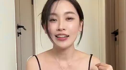 干净 耐看 百搭 质感 微辣 懂？ #夏日穿搭 #穿出高级感 #今天穿什么 #入夏穿搭越简单越好看