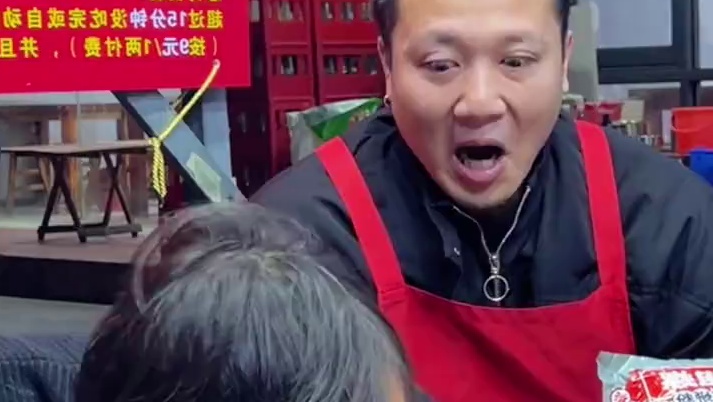 大韩同学6两螺蛳粉，狂赚八戒2000快~#螺蛳粉