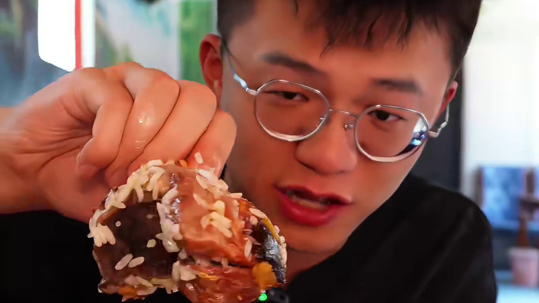 喀什街边的抓饭！一锅两头羊配上精髓的黄萝卜这一碗也太香了呀