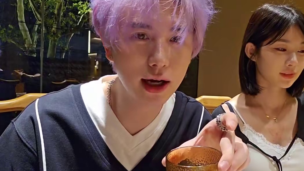 【童锦程】带佳琪去韩国拍摄下雨天，摄影师能自费的话就好了