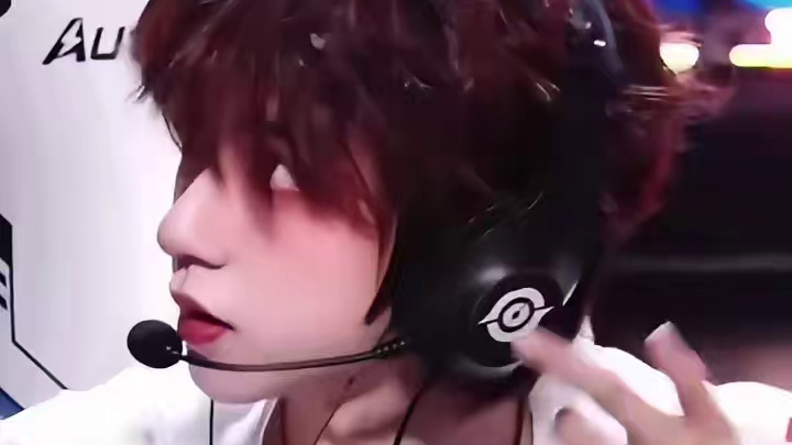 马嘉祺贺峻霖淡人和浓人玩游戏