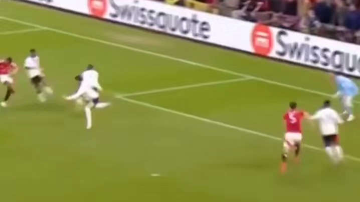 每一个孩子都需要一个英雄，我就是那一个