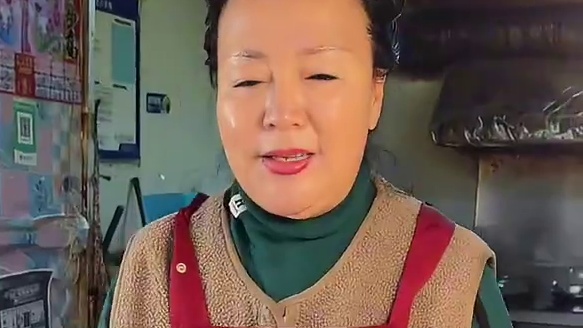 东北街边盒饭，7块钱满满一盒谁能拒绝！