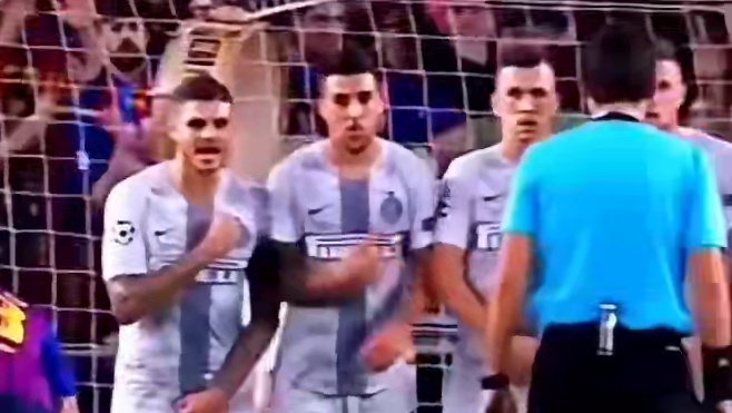 足球赛场那些主教练幻灯片式停球！