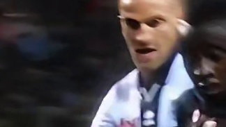 球场春色动，球赛意气生#足球