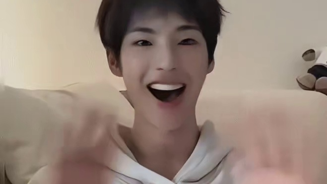 活了20多年了第一次知道娃哈哈还有鞋子的。