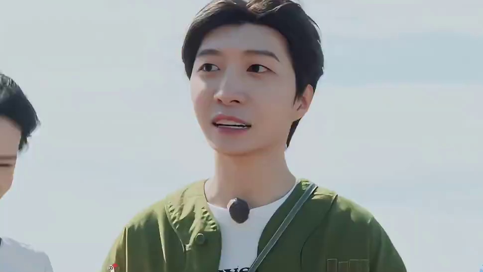 范丞丞吃醋现场：你们背着我私联