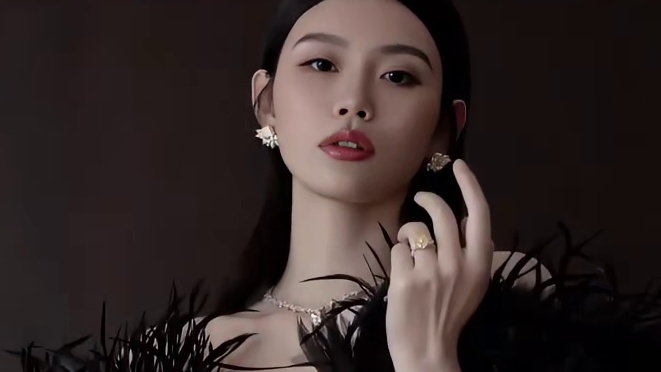 何猷君奚梦瑶带娃逛迪士尼