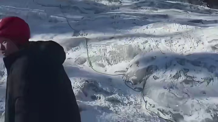 第一次看采访别人，镜头全在另一人身上