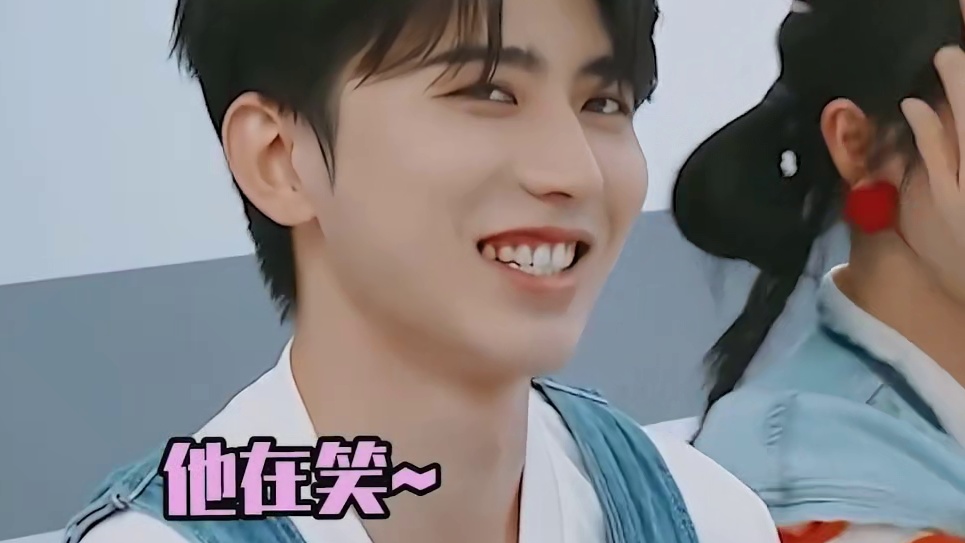 暗戳戳的小默契有点甜~
