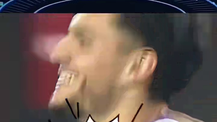 开场不到一分钟