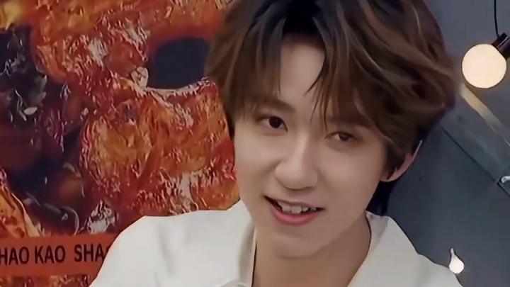 宋亚轩说贺峻霖私下很文静