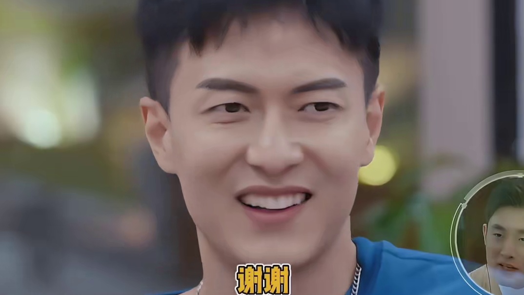 王能能和俞悦在厨房 为罗拉争风吃醋