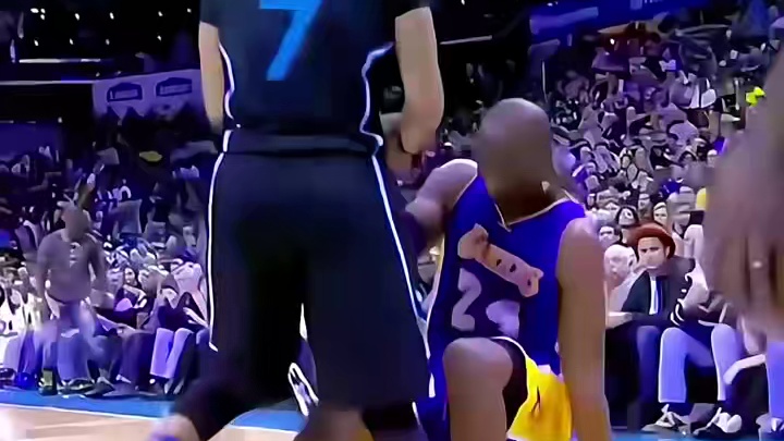 友谊之手！还去拉对手起来，这就是豪哥人品