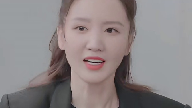 张萌  原来也参加过选美，还和郭羡妮是一届的！