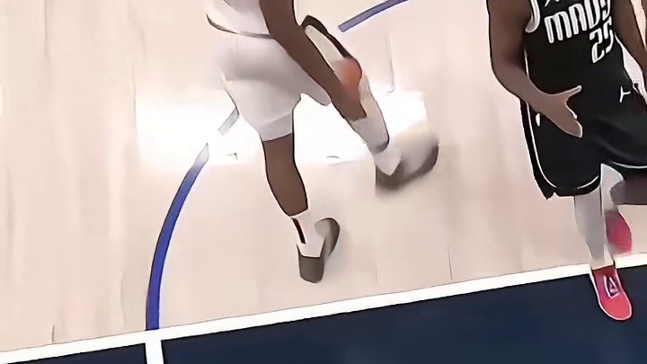 布克嘲讽东契奇，结果后续东契奇双倍奉还